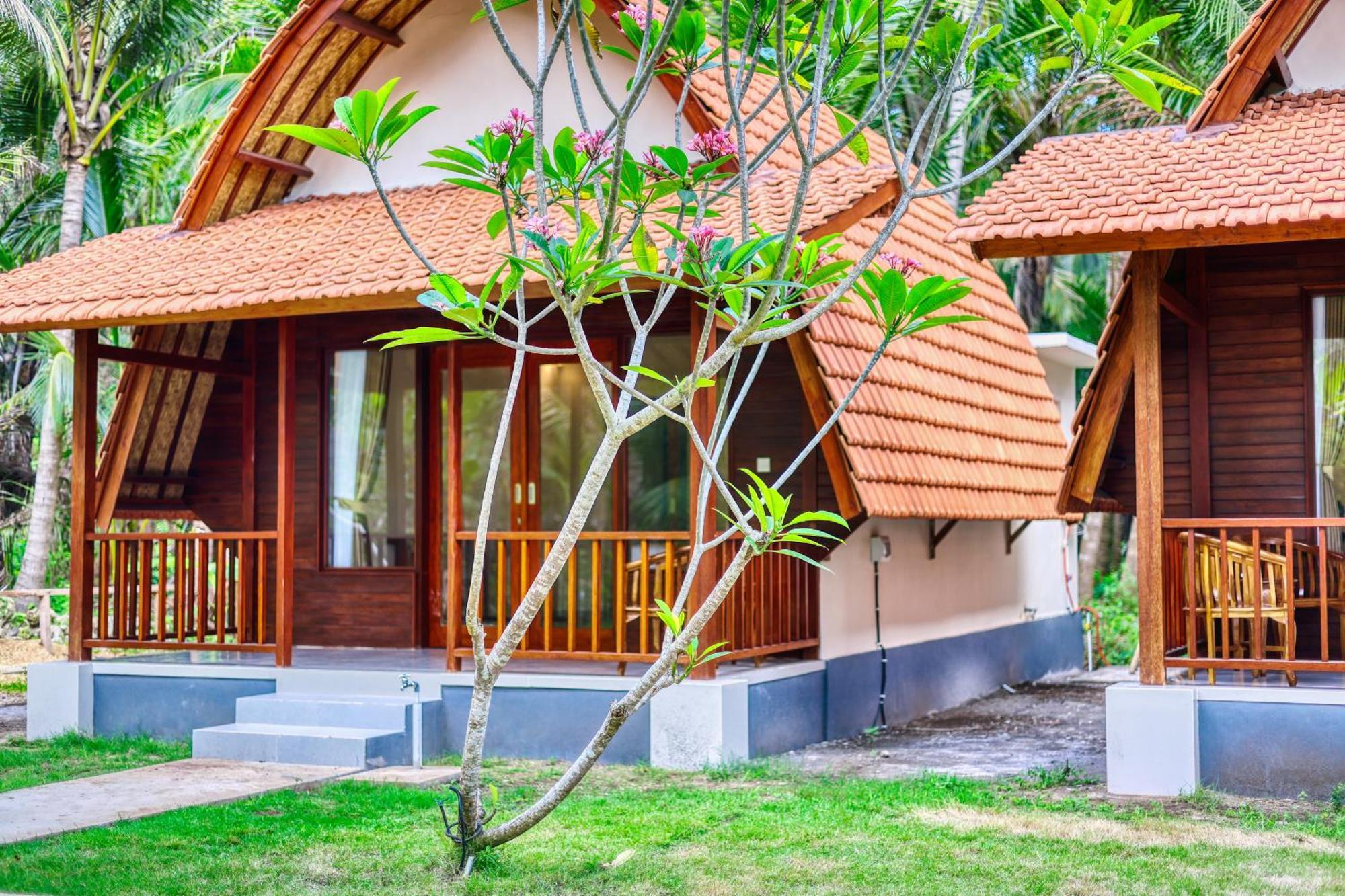 Puri Yalus Bungalow Toyapakeh Εξωτερικό φωτογραφία